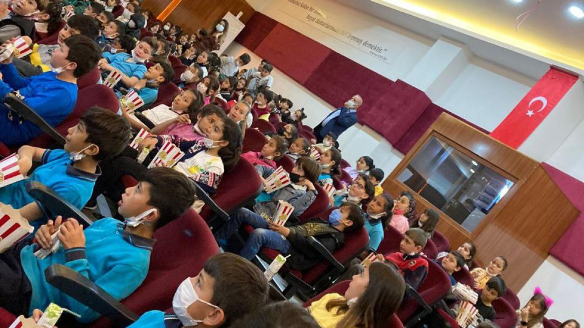 Eskiköy İlkokulu Olarak İlçe Milli Eğitim Müdürlüğümüzün Koordinesinde  Ortaca Özel Final Okullarına Sinema Etkinliğine Gittik